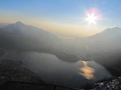 10 Il sole riflette nel lago di Lecco